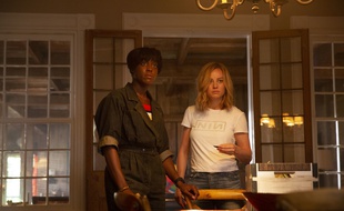 Lashana Lynch et Brie Larson interprètent Maria Rambeau et Carol Danvers dans «Captain Marvel».