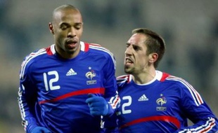 La France, toujours aussi alléchante en attaque avec Ribéry, a encaissé quatre buts en deux matches sans enjeu, les deux derniers en Ukraine mercredi (2-2) avec un malheureux Frey, et devra soigner sa défense dans ses prochains matches de préparation à l'Euro.