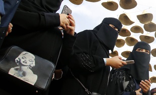 Des Saoudiennes participent à un festival, le 22 août 2019.