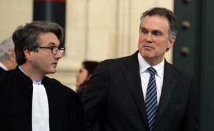 Arnaud Dupin (g), avocat de Liliane Bettencourt, et Olivier Pelat, son tuteur, le 17 février 2015 au palais de justice de Bordeaux