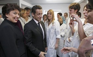 Nicolas Sarkozy s'est efforcé vendredi à Strasbourg d'apaiser le malaise du secteur hospitalier après une série de décès tragiques qui a relancé la polémique sur les moyens du secteur de santé, mais a exclu de débloquer de nouveaux fonds.