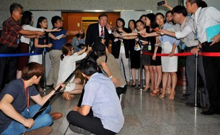 Un émissaire du gouvernement américain en route pour Pyongyang a dit mercredi à Tokyo qu'il espérait obtenir de la Corée du Nord la libération d'un compatriote détenu depuis novembre 2012 et malade.