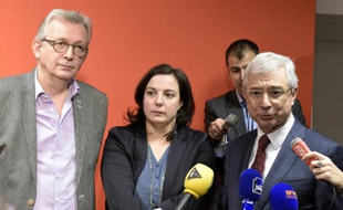 Les têtes de liste en IDF, Claude Bartolone (PS), Emmanuelle Cosse (Verts) et Pierre Laurent (Front de gauche) (de D à G), le 7 décembre 2015 à Paris