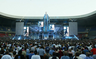 Johnny en concert au Parc des Princes en juin 1993.