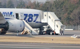 Un Boeing 787 Dreamliner de la compagnie japonaise All Nippon Airways (ANA) a effectué un atterrissage d'urgence mercredi au Japon, après la détection de fumée à bord, un nouveau coup dur pour l'avionneur Boeing dont l'appareil-vedette endure une exceptionnelle série d'avaries