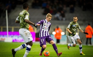 Le milieu polonais du TFC Dominik Furman contre Bastia, en Ligue 1, le 11 février 2014 au Stadium de Toulouse.