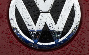 Le 1er octobre 2015 , un logo de la marque Volkswagen dans une concession automobile à Gaithersburg dans le Maryland, aux Etats-Unis
