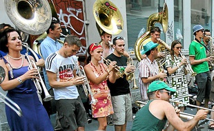 Batucadas et fanfares au programme.