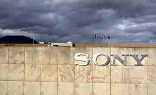 Le groupe japonais Sony va céder sa dernière usine française de 532 salariés de Ribeauvillé (Haut-Rhin) à la société bretonne Cordon Electronics qui en prendra le contrôle total courant 2014, a-t-on appris mardi auprès de la direction de Sony France.