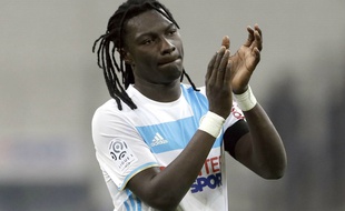 Sur les réseaux sociaux, Bafé Gomis souffle le chaud et le froid au sujet de son avenir...