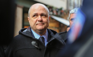 Strasbourg le 20 décembre 2016. Bruno Le Roux, Ministre de l'intérieur au marché de Noël de Strasbourg, en compagnie de Roland Ries et de Robert Herrmann.