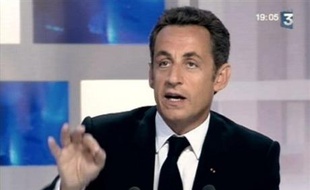"Il faut changer profondément notre façon de faire l'Europe", qui "inquiète" les citoyens européens, a déclaré lundi le président Nicolas Sarkozy, à la veille du lancement de la présidence française de l'Union européenne.