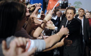 Nicolas Sarkozy, candidat à l'élection présidentielle, a sévèrement taclé son adversaire socialiste François Hollande, jeudi, lors d'un meeting à Nîmes, et dénoncé "la gauche caviar", son "hypocrisie" et ses "tartufferies".