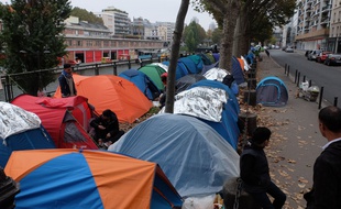 Migrants stand in a makeshift camp in Paris near Stalingrad subway station.
Paris-FRANCE-29/10/2016//JACQUESWITT_migrants007/Credit:WITT/SIPA/1610291700