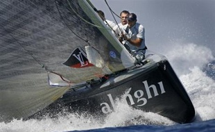 Le défendeur de la Coupe de l'America, le défi suisse Alinghi, a demandé mercredi soir à un juge de New York de fixer la date du duel qui doit l'opposer à l'américain Oracle, au lendemain d'une réunion infructueuse entre les deux syndicats pour tenter de s'entendre.