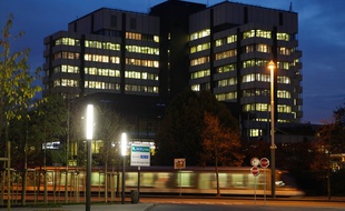 Les lumières de mise en valeur du centre administratif comme celles de onze autres bâtiments et sites de la ville seront éteintes (Archives)