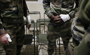 Les 3 militaires attaqués par un homme devant des institutions juives à Nice parlent ensemble le 3 février 2015