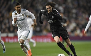 Rabiot au duel avec Casemiro, lors de Real-PSG, le 14 février 2018.