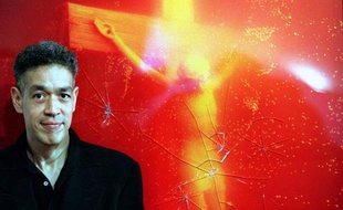 Le «PissChrist» d'Andres Serrano avait déjà été vandalisée à coups de marteau en Australie en 1997