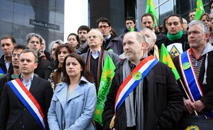 Cécile Duflot, lors de la manifestation de Sortir du Nucléaire, pour demander la sortie de la France du nucléaire, le 15 mars 2011 à Paris.