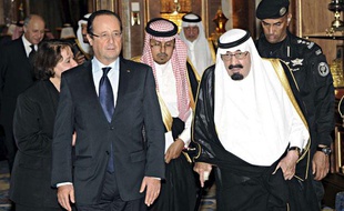 François Hollande et le roi Abdallah d'Arabie saoudite lors de leur rencontre à Djeddah, dimanche 4 novembre 2012.