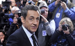 Nicolas Sarkozy et François Hollande suscitent un égal scepticisme dans l'opinion quant à leur capacité à réduire la dette et les déficits publics, près de la moitié des Français ne faisant pas plus confiance à l'un qu'à l'autre, selon un sondage Ifop pour le site Atlantico publié jeudi.