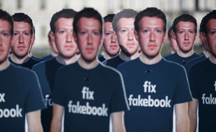 Des silhouettes à l'effigie de Mark Zuckerberg à Washington.