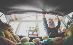 Face à l'offre pléthorique en matière de produits de puériculture, les jeunes parents ont parfois du mal à faire la part des choses.