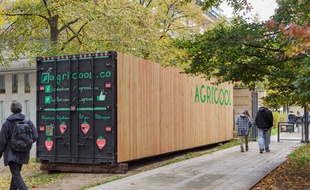 Agricool a l'un de ses contenairs installés dans le parc de Bercy.