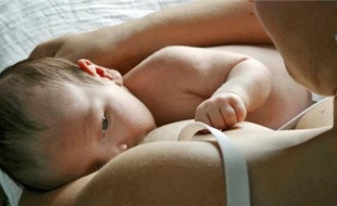En 2003, 62,5 % des nouveau-nés étaient allaités à la naissance.