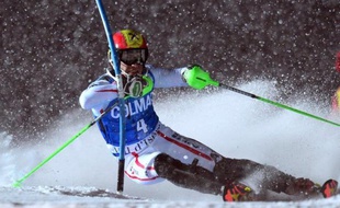 L'Autrichien Marcel Hirscher a réalisé dimanche le meilleur temps de la 1re manche du géant de Val d'Isère, comptant pour la Coupe du monde de ski alpin, en 56 sec 69/100e, précédant de 5/100e le Français Alexis Pinturault, vainqueur la veille du slalom.