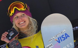L'Américaine Lindsey Jacobellis, en tête de la Coupe du monde de snowboardcross, et son compatriote Seth Wescott, double champion olympique de la discipline, ont dû mettre un terme à leur saison jeudi en raison de blessures.