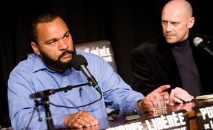 Dieudonne et Alain Soral lors d'une conférence de presse au téâtre de La Main d'Or où jouait l'humoriste.