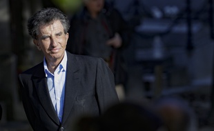 Jack Lang aurait reçu pour près de 195.600 euros de costumes et pantalons du couturier italien Smalto entre 2013 et 2018.