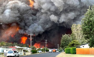 Un incendie à Harrington, à 335 Km au nord-est de Sydney, le 8 novembre 2019.