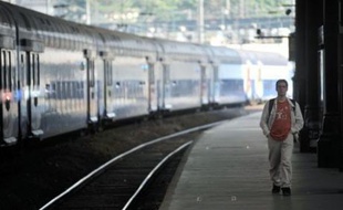 Un touriste taïwanais est hospitalisé dans un état grave depuis dimanche soir après avoir été déséquilibré sur les voies du RERC.