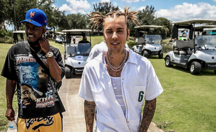 Le chanteur Justin Bieber coiffé de dreadlocks au début du mois