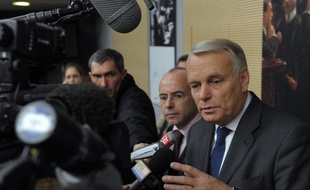 Le chef de file des députés socialistes Jean-Marc Ayrault a souhaité que le candidat PS à la présidentielle soit désigné d'ici l'été prochain, estimant que le parti "ne peut pas attendre la fin 2011 pour avoir un candidat", dans un entretien au Talk-Orange-Le Figaro.