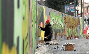 Dix graffeurs ont passé leur week-end à peindre aux abords du chantier de l'ancienne brasserie Kronenbourg.