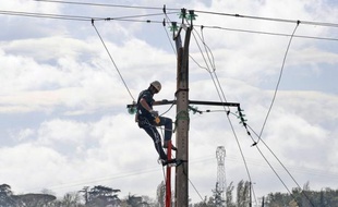 La France restera confrontée cet hiver à un risque "modéré" de pénurie d'électricité, en particulier dans les régions les plus fragiles, Bretagne et Paca, mais la situation s'annonce plus favorable que l'hiver dernier à plusieurs égards, a prévenu jeudi RTE.