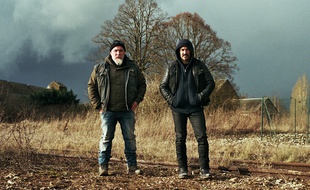 Bouli Lanners et Albert Dupontel dans Les Premiers, Les Derniers