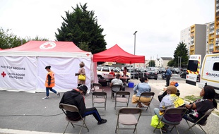Illustration d'un centre de vaccination mobile à Villetaneuse, le 19 août 2021.
