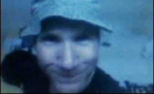 Cette arrestation, qualifiée d'"importante" par une source policière, est la deuxième en 24 heures, après l'arrestation lundi matin de Tom Stephens, un homme de 37 ans dont la garde à vue a été prolongée mardi soir jusqu'à jeudi matin.