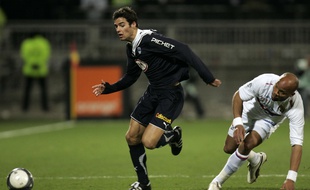 Ici opposé à l'OL de Jean-Alain Boumsong, quelques mois avant de rejoindre Lyon, Yoann Gourcuff pourrait revêtir à nouveau le maillot bordelais.
