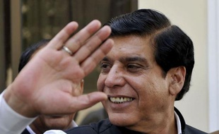 Raja Pervez Ashraf est devenu vendredi Premier ministre du Pakistan en remplacement de Yousuf Raza Gilani, destitué dans la semaine par la Cour suprême car il avait refusé de rouvrir des poursuites pour corruption contre le président Asif Ali Zardari.