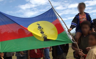 Le drapeau de la Nouvelle-Calédonie
