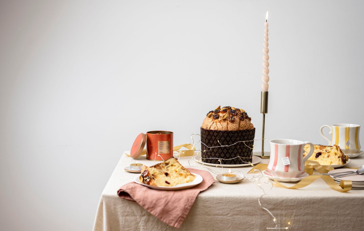 Faux gâteau réalisé avec 2 boites en carton rondes