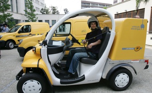 La Poste est l'une des rares entreprises à livrer avec des véhicules électriques.