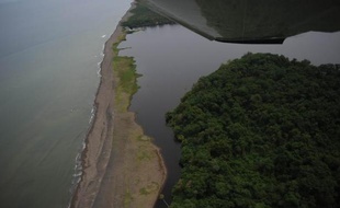 La richesse de l'environnement du Costa Rica, qui lui vaut parfois le surnom de "démocratie verte" a été durement mise à mal au cours de la décennie écoulée par le développement économique, sa préservation constituant aujourd'hui un défi pour le prochain président.