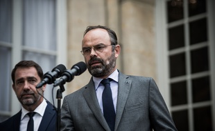 Le Premier ministre Edouard Philippe, accompagné de Christophe Castaner, ministre de l'Intérieur.